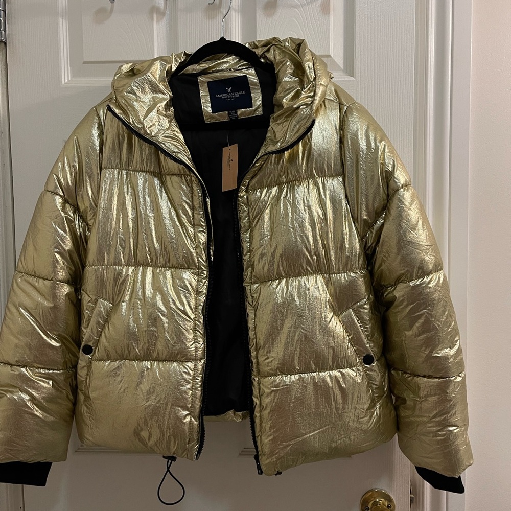 Men’s AMERICAN Eagle Gold foil bubble jacket NEW WITH TAGS. Size XL